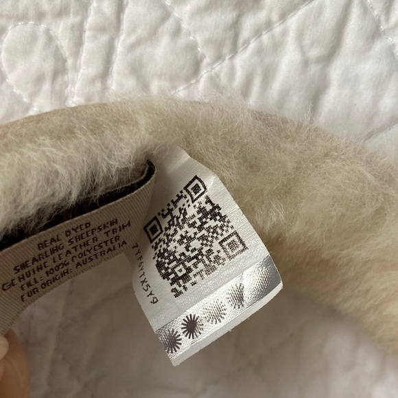UGG Shearling Suede Earmuffs Cream NEW - Picture 9 of 13